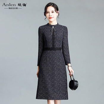 2025 new early autumn mother's round neck long-sleeved skirt
