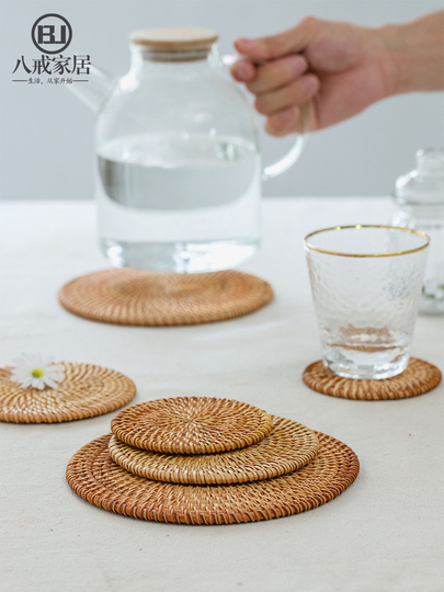 Set sottobicchieri in rattan tessuto a mano porta un tocco di natura alla tua ta