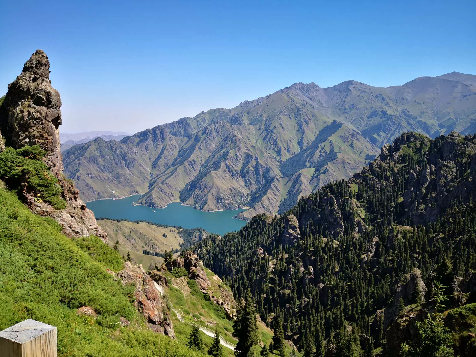 天山大峡谷图片