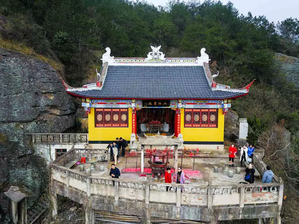 落鹤山风景区