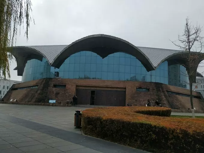 高句丽文物展示中心特色: 馆内陈设了金银饰品,生活用具等,还原了高句