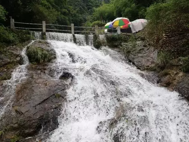 川龙瀑布图片