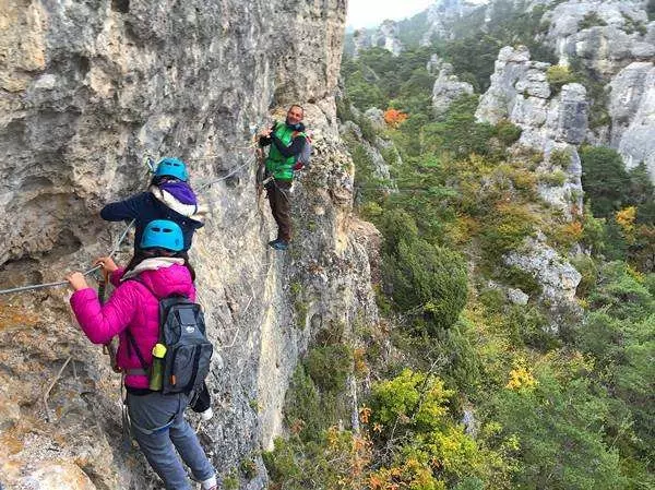 雁荡山飞拉达攀岩