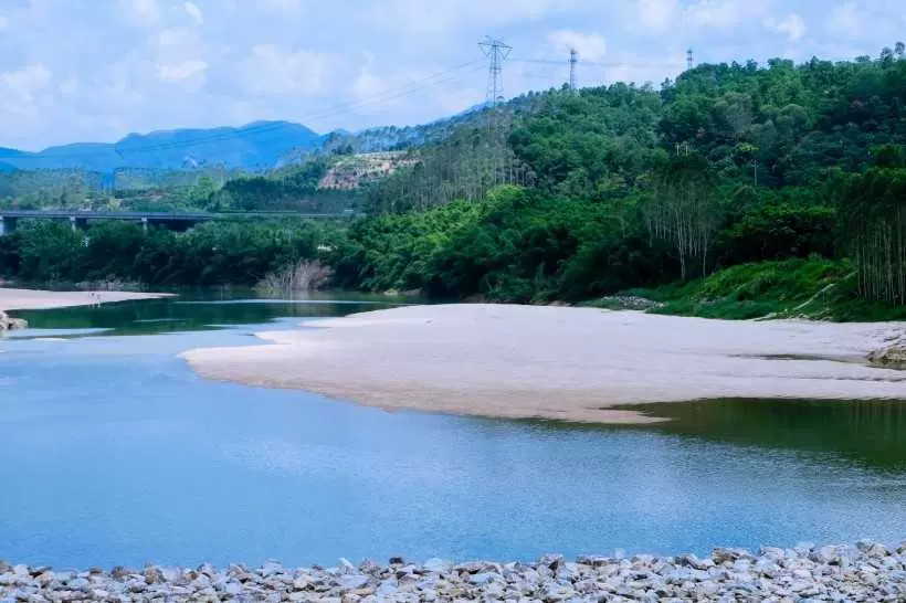 蒙花布村图片