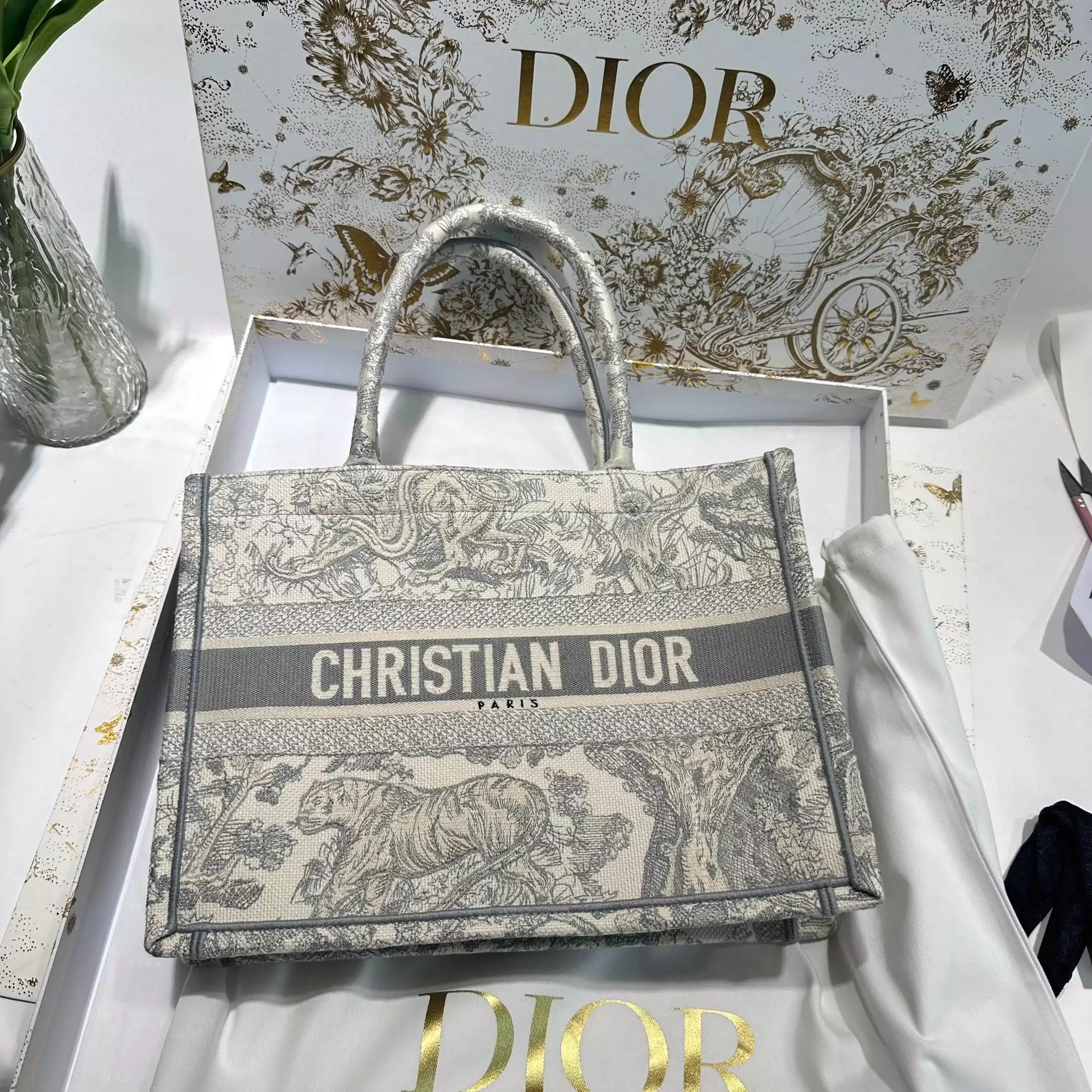 未使用品】DIOR-