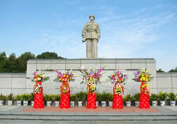 雷锋广场图片