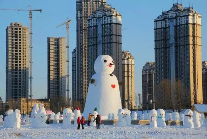 哈尔滨外滩赏冰乐雪园