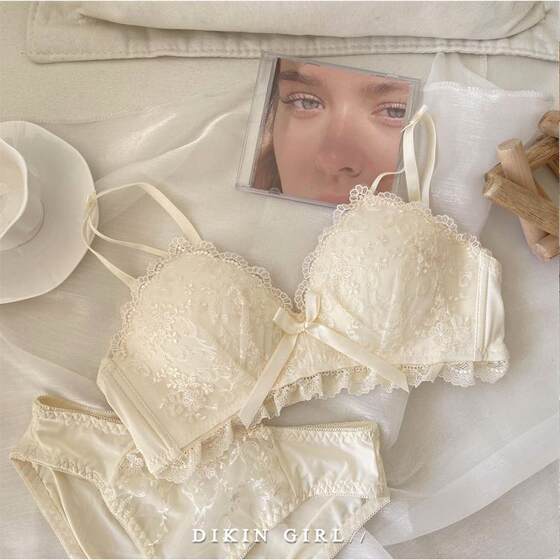 
Warm Lace Girls Underwear Women's Autumn and Winter New Wireless Bra Comfortable Small Breast Gathering Enlargement Underwear Set
