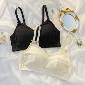 Comfortable lingerie for women with thin and large breasts, showing the pure desire of elementary and high school girls. Bras without steel rings and adjustable shapes gather together