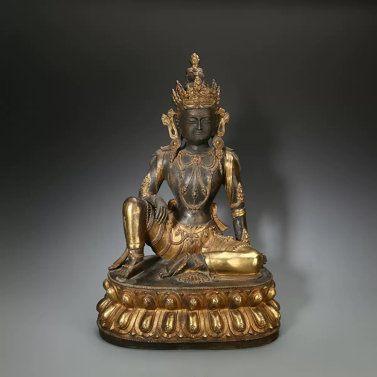 古铜 仏像 時代 觀音像 銅鎏金 明十六世紀銅鎏金水月觀音坐像| Chinese Art | 2025 | Sotheby's