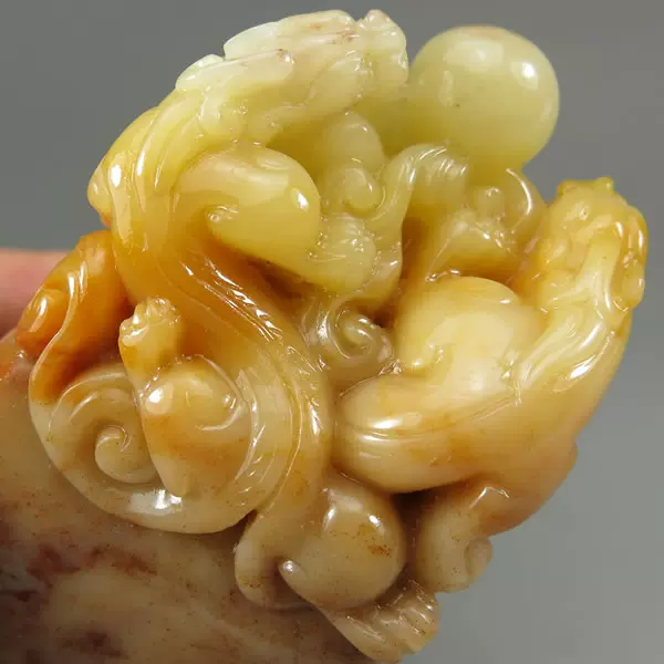 寿山石精品田黄石摆件罗汉9.6克金石篆刻收藏投资附雕刻总厂证书