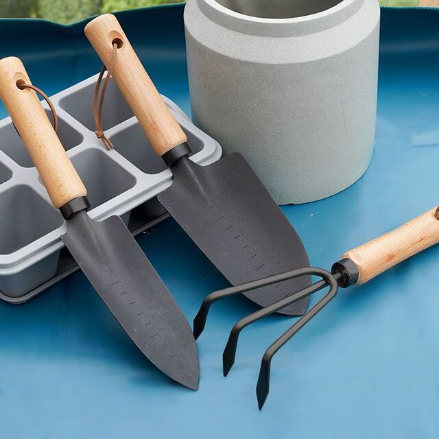 Small Japanesestyle black shovel twopiece gardening tools turning