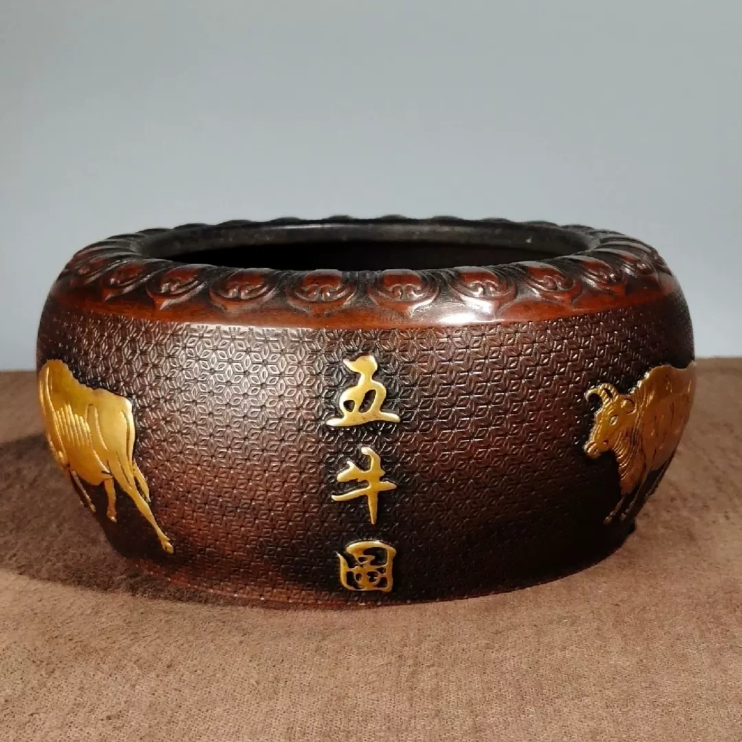 老件旧藏纯铜紫铜鎏金浮雕乾隆年制款五牛祥瑞图莲花瓣香炉罐摆件-Taobao