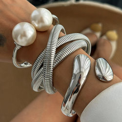 Love.V European and American Exaggerated Metallic Glossy Bracelet Niche Minimalist Style Titanium Steel Spring Jewelry Bracelet