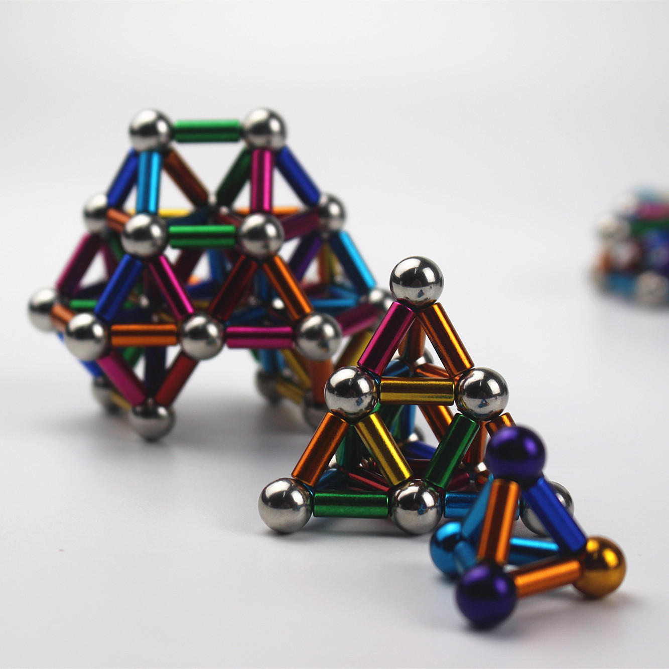 小孩玩的磁力球_小孩玩的磁力球怎么玩