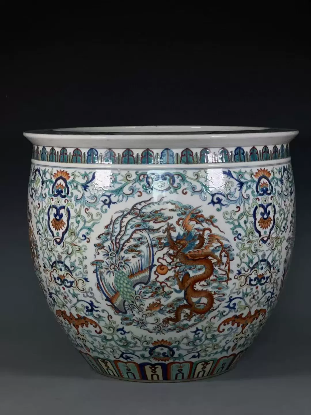 清雍正粉彩八桃橄榄瓶寿桃纹花瓶