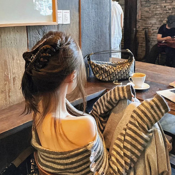 
Korea's new autumn and winter style leopard print clip, high-end large-scale hairpin shark clip design hair accessory for the back of the head