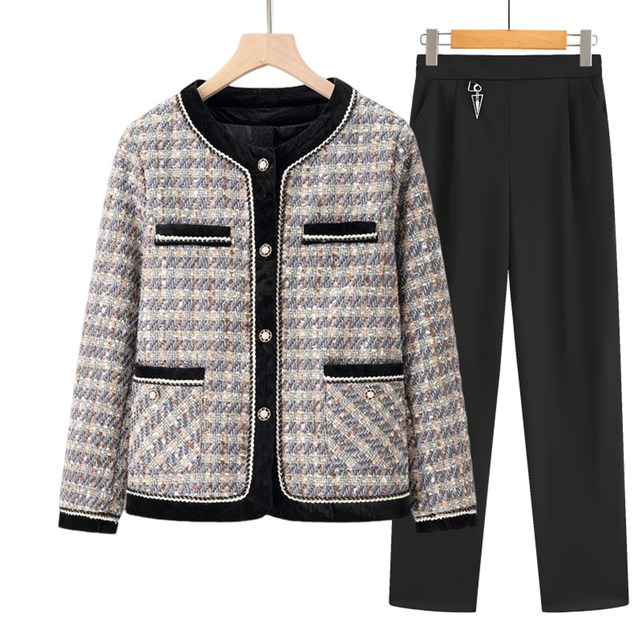 2025 new middle-aged mother spring and autumn clothes small fragrance style jacket fashionable middle-aged and elderly women's clothing spring small and short