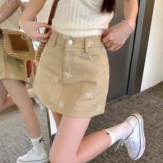 Khaki bow embroidered denim skirt for women in summer new high-waisted slim sweet A-line skirt anti-exposure short skirt
