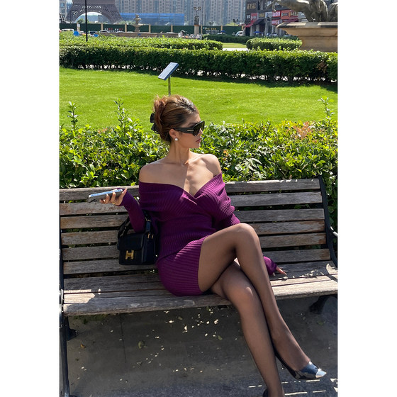 
Iya sexy hot girl one-shoulder V-neck long-sleeved knitted dress for women autumn new high-waist slimming short skirt