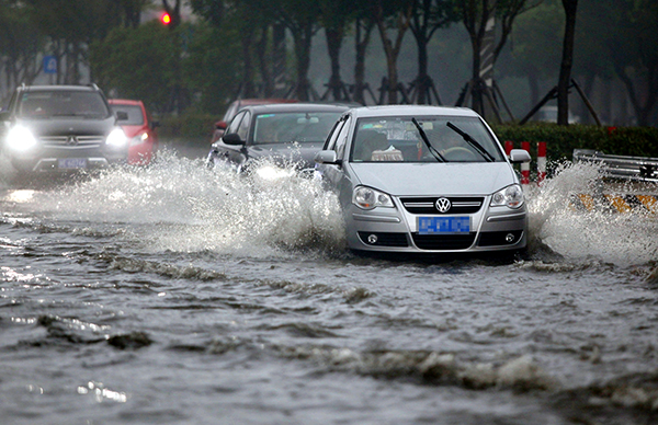 爱打扮(www.idaban.cn)，教你雨天如何开车更安全！这些你都知道吗23