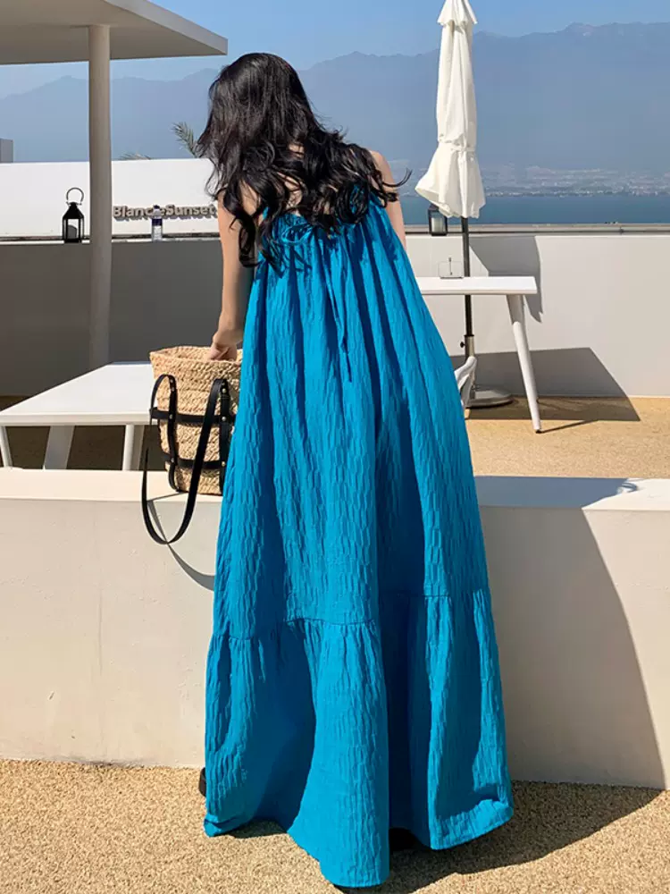 泰国旅游沙滩裙女海边度假穿搭三亚显白褶皱吊带宽松连衣裙