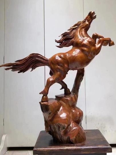 崖柏の根彫り馬の置物 - 新しい中国スタイル