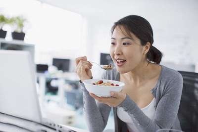 好吃的办公室零食，拯救办公族小饿小困