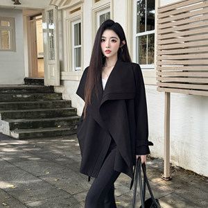 
Light fabric tone autumn good-looking high-end loose irregular strap old money style mid-length large lapel windbreaker jacket