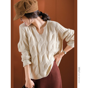 
Produced by Xiaoer, fluffy and healing~wool+lyocell/three-dimensional cable/small V-neck loose slimming long-sleeved sweater