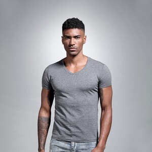 Summer solid color V -neck big size white T -shirt tightly bottoming shirt men's short -sleeved chicken heart collar white t
