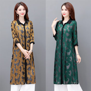 
2023 summer new style of 7-quarter sleeves for female mothers' clothes chiffon wrinkled flower outer wear plus size shirt