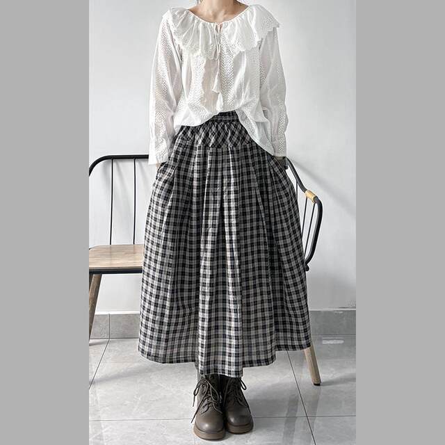Sweet and age-reducing Japanese retro loose cotton literary plaid skirt A-line mid-length large hem skirt