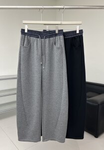 
High-end Korean style, lazy style, relaxed feeling, great-looking sweatpants and casual pants for men in spring, unique and chic scimitar pants