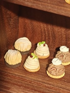 
Mini miniature retro cake shop dessert cabinet ornaments bjd dollhouse scene old stock boutique