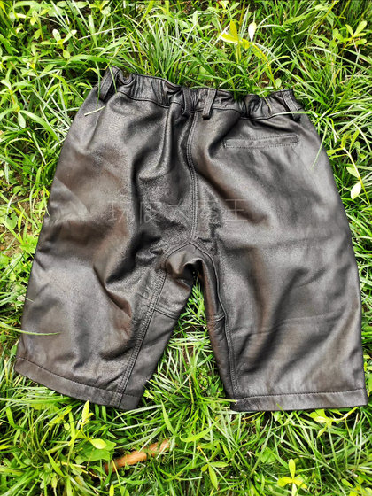 The new non -painted goat's shorts, men's leather pants leather leather shorts, summer leather pants Ame Ka loose