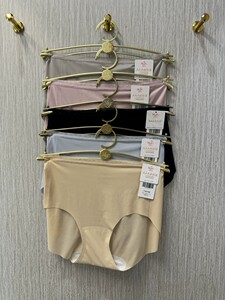 
Authentic women's mid-low-waist boxer-angle seamless cool ultra-thin hip-covering comfortable underwear 20710357