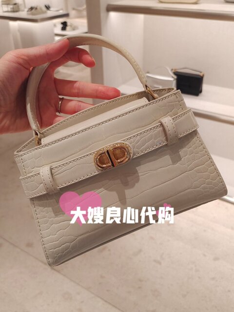 Charles/Keith Kelly female CK2-50270880 hand-shoulder mesengers classic explosion model women's bag

