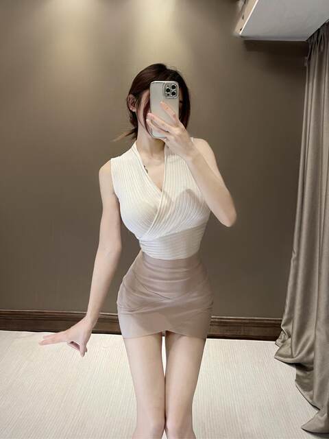 Sirui Korean temperament beauty cross vest temperament slim sexy V-neck versatile knitted sleeveless top T-shirt