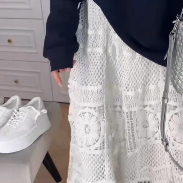 Women's 2025 Spring New French Solid Color Hook-Flower Hollow Long Skirt Loose and versatile age-reducing high-waisted skirt