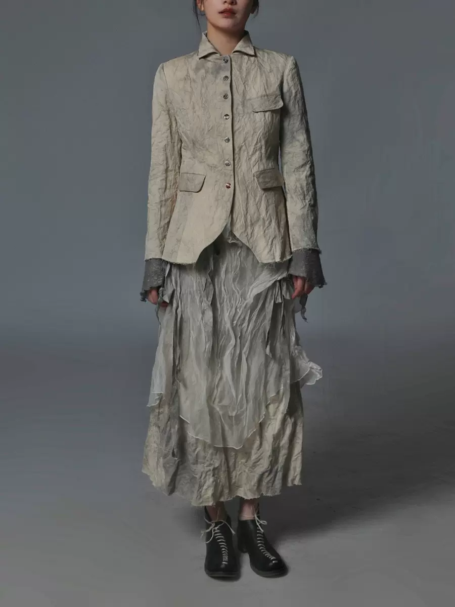 白丁艺术家西服肌里褶皱设计感小众工匠风植物脏染可塑
