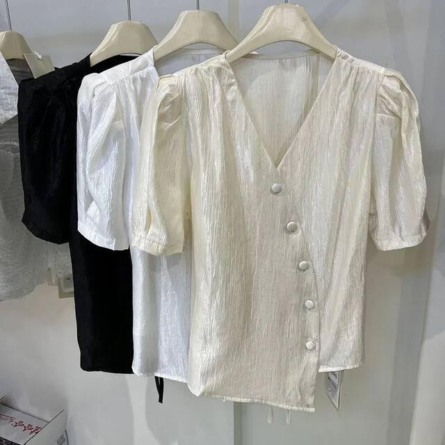 High-end V-neck slanted button short-sleeved shirt for women's summer 2025 new fashionable irregular lace-up waist-closing shirt top
