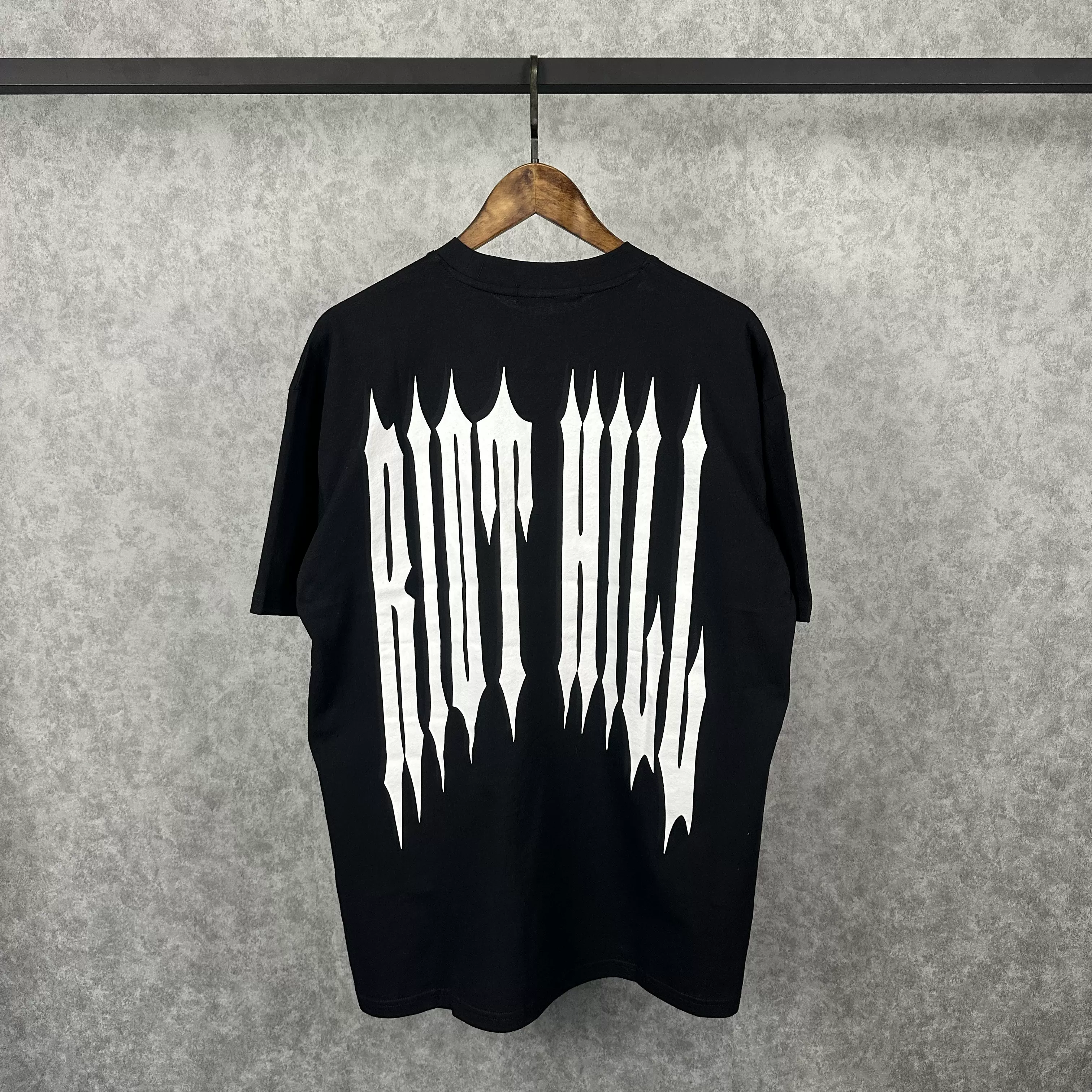 RIOT HILL BLACK IRON T-SHIRT 黑色发泡印花短袖-Taobao