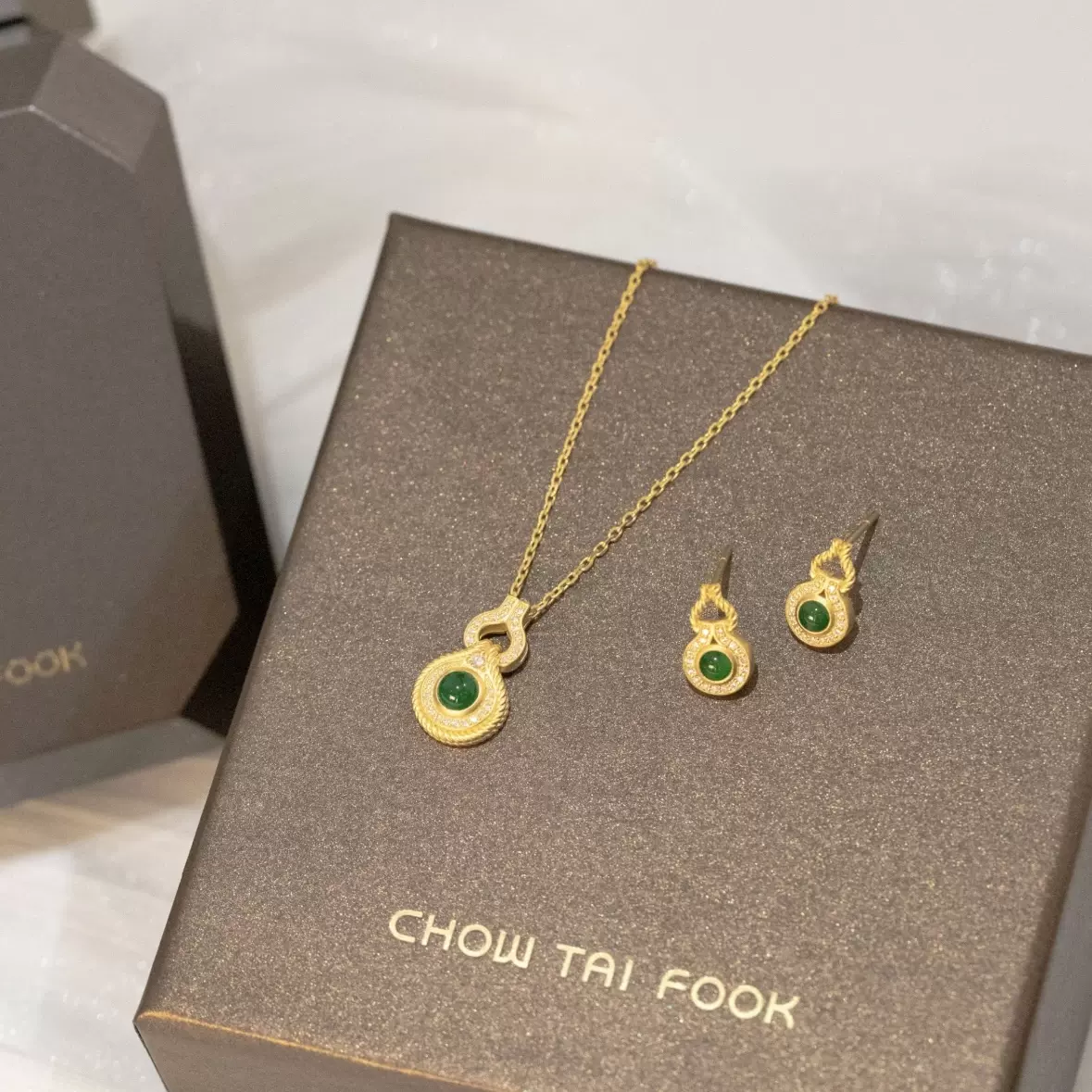 周大福代购新款葫芦足金翡翠钻石黄金链坠套链定价送礼