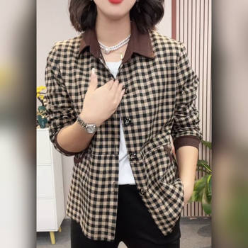 
Hot style plaid short coat mom outfit for spring