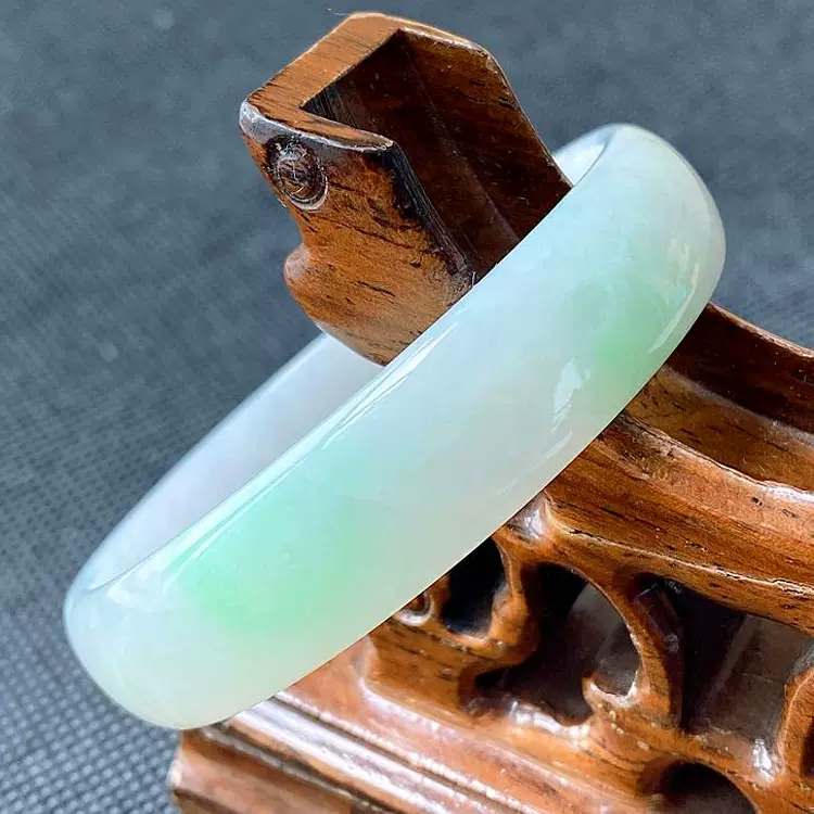 翡翠浅绿公主镯A货冰糯种薄款小号中福