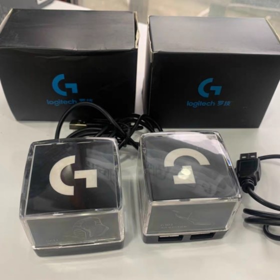 Logitech Usb2.0 interface adapter notebook desktop computer HUB one-to-four-point RGB fantasy docking station