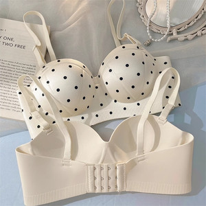 
Summer girl polka dots and small breasts gathered together to show half a cup of underwear feminine traceless one-piece bra ball cup