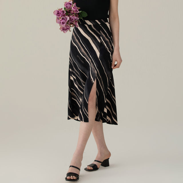 one more small high-waisted a-line skirt for women's summer new high-end temperament striped slit skirt