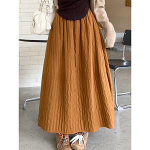 
Japanese literary quilted warm skirt for women with autumn and winter large size fat mm pear-shaped body mid-length A-line umbrella skirt